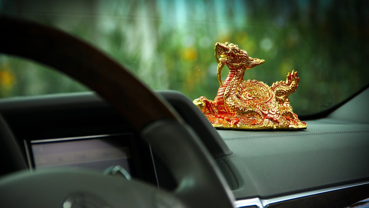 Vật phong thủy phù hợp trên xe ô tô người tuổi Sửu